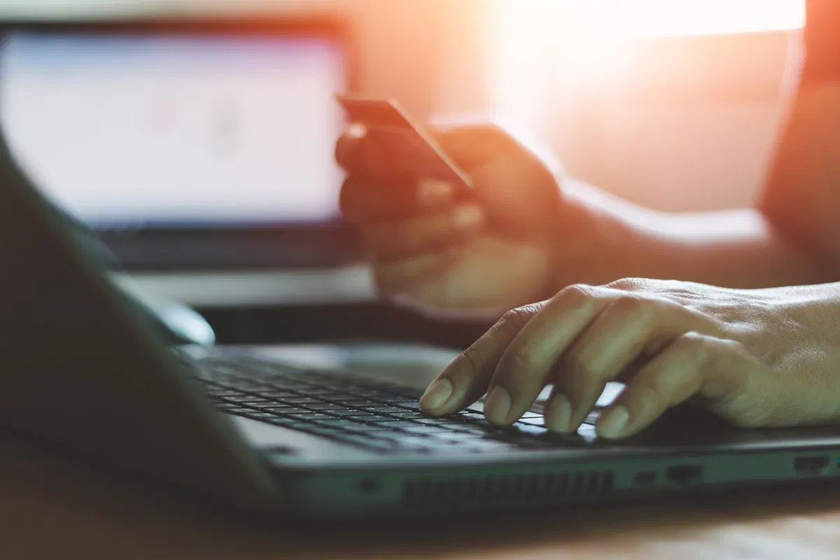 Refurbished Tech vs Clearance Deals – What’s Better for Your Budget?